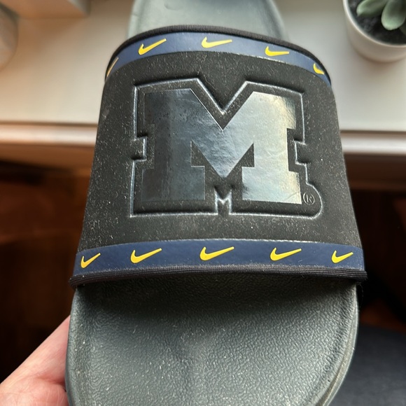 Michigan Nike Slides - Picture 4 of 5